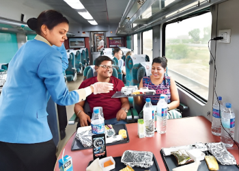 taj-mahal-tour-by-train